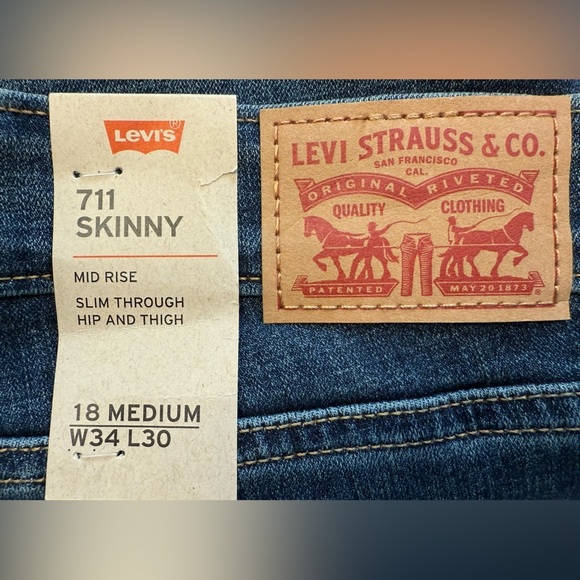 NWT Levi’s 711 Skinny Mid Rise Jeans Women’s Size 34 - Picture 8 of 13